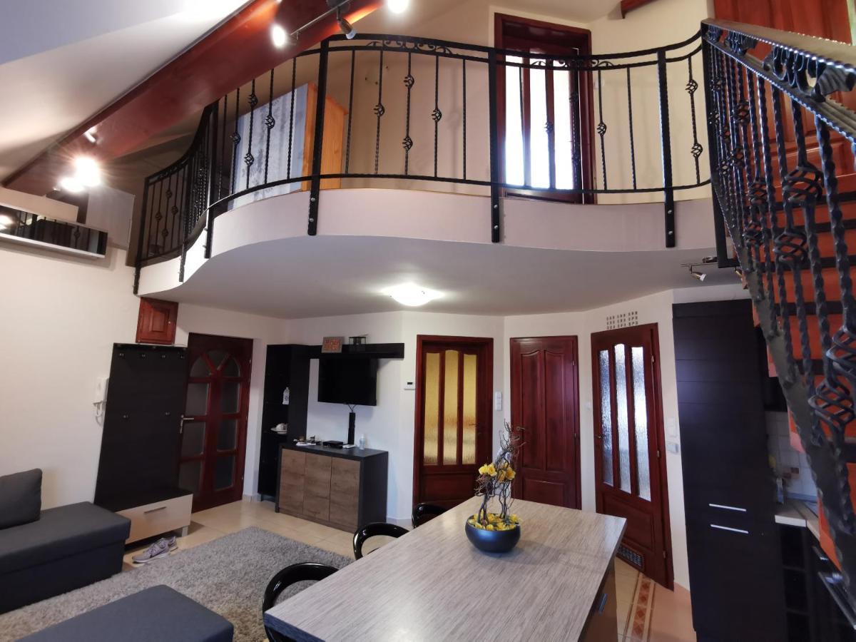 Galery Apartman Gyula Ngoại thất bức ảnh