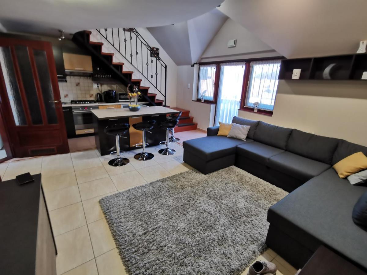 Galery Apartman Gyula Ngoại thất bức ảnh